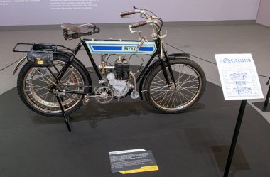 Milan, İtalya: 11 05 2024 Eicma International bisiklet ve motosiklet şovu Old Frera Bike. Yüksek kalite fotoğraf