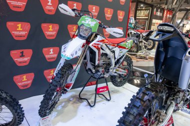 Milan, İtalya: 11 05 2024 Eicma International bisiklet ve motosiklet şovu Fantic Kevin Cristino Enduro Gp. Yüksek kalite fotoğraf