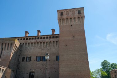 Vignola Kalesi, Modena, Kule ve Duvarlar. Yüksek kalite fotoğraf