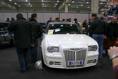 Verona, İtalya - 2018 01 17: Verona Bisiklet Fuarı, ücretsiz etkinlik özel bisiklet etkinliği Chrysler 300. Yüksek kalite fotoğraf