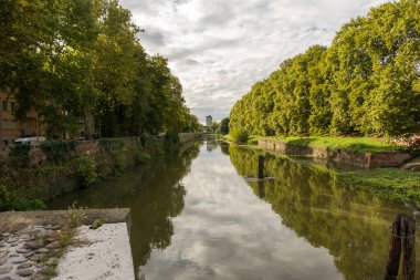 Padua şehrinin çevresindeki kanal. Yüksek kalite fotoğraf