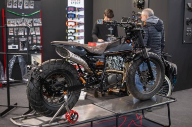 Verona, İtalya: 2025 01 24 MBE Motor Motor Fuarı Özel Motosiklet ve Özel Kaslı Araba Etkinliği Özel Helikopter Motosikleti Yüksek kalite fotoğraf