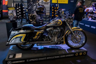 Verona, İtalya: 2025 01 24 MBE Motor Motor Fuarı Özel Motosiklet ve Özel Kaslı Araba Etkinliği Özel Helikopter Motosikleti Yüksek kalite fotoğraf