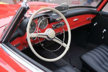 Carpi-Modena İtalya - 05: 22 2022: Mercedes-Benz 190 SL Roadster: Klasik Lüks Araba. Yüksek kalite fotoğraf