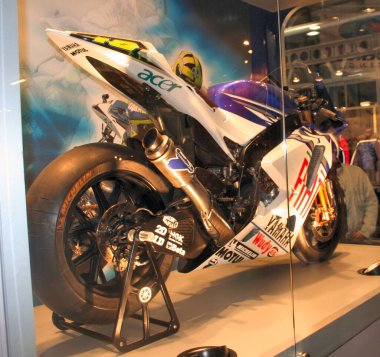 Verona, İtalya: 2025 01 24 MBE Motor Motosiklet Fuarı Özel Motosiklet ve Özel Kas Otomobili Özel Etkinliği Valentino Rossi 'den Yamaha YZR-M1. Yüksek kalite fotoğraf