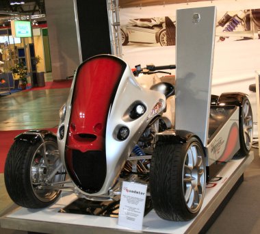 Verona, İtalya: 2025 01 24 MBE Motosiklet Fuarı Özel Motosiklet ve Özel Kas Araba Etkinliği Geleceği Özel Dört Tekerlekli Araç Ekranda. Yüksek kalite fotoğraf