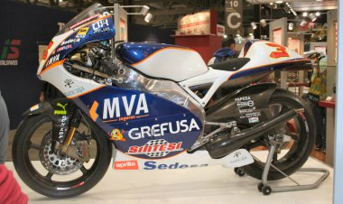 Verona, İtalya: 2025 01 24 MBE Motorsiklet Fuarı Özel Motosiklet ve Özel Kas Araba Etkinliği, Showroom 'da RS125 motosiklet. Yüksek kalite fotoğraf