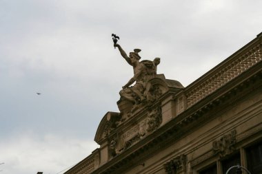 Grand Central Terminal cephesinde bir melek heykeli. Ulaşım ve New York tarihinin sembolü. - Evet. Yüksek kalite fotoğraf