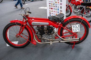 Modea, İtalya: 2025 03 30 Motor Festivali Fuarı Motorsikleti Parlak kırmızı bir Motoborgo motosikleti. Yüksek kalite fotoğraf