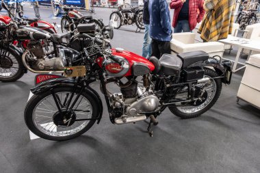 Modena, İtalya: 2025 03 30 Motor Festivali Fuarı Motosiklet Vintage Red ve Black Gilera Saturno Motosiklet. Yüksek kalite fotoğraf