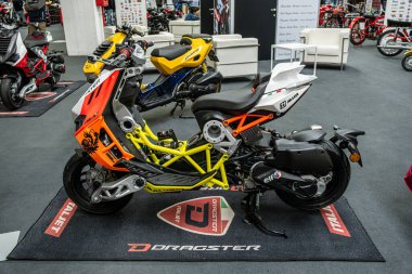 Modena, İtalya: 2025 03 30 Motor Festivali Motosiklet Çarpışan İtalyan Jet Dragster Scooter Mat 'ta. Yüksek kalite fotoğraf