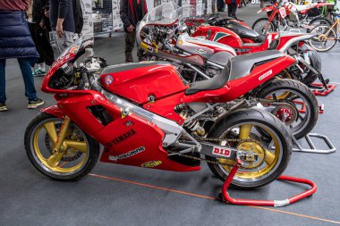 Modena, İtalya: 2025 03 30 Motor Festivali Motosiklet Fuarı Kırmızı Cagiva Mito Motosikleti Yüksek kalite fotoğraf