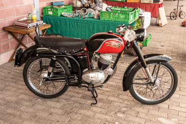 Modena, İtalya: 2025 03 30 Motor Festivali Fuarı Motosiklet Klasik MV Agusta 125 TRL Motorsiklet Açık havada sergilendi. Yüksek kalite fotoğraf