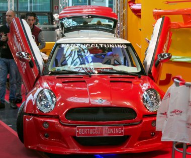 Rimini, İtalya: 2019 03 29 Rimini Modifiye edilmiş Kırmızı MINI Cooper ve Lambo Doors Explay. Yüksek kalite fotoğraf