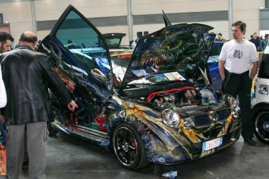 Rimini, İtalya: 2019 03 29 Rimini Akort ücretsiz otomatik buluşması Açık Kapılar ve Başlıklı Vahşi Boyalı Fiat Punto. Yüksek kalite fotoğraf