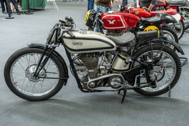 Modena, İtalya: 2025 03 30 Motor Festivali Motosiklet Fuarı Klasik 1938 Norton Uluslararası Motosiklet Sergisi. Yüksek kalite fotoğraf
