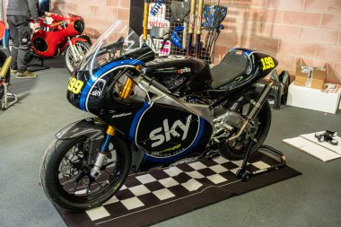 Modena, İtalya: 2025 03 30 Motor Festivali Motosiklet Fuarı Siyah the Motosiklet Vr46 Yarış Takımı. Yüksek kalite fotoğraf