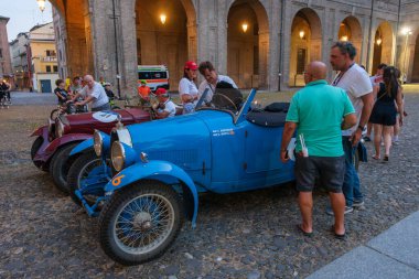 Parma, İtalya: 2025 06 20 Mille Miglia klasik rali klasik araba yarışı, Bugatti tip 35. Yüksek kalite fotoğraf