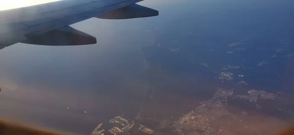 Blick Auf Einen Flügel Eines Flugzeugs Meer — Stockfoto