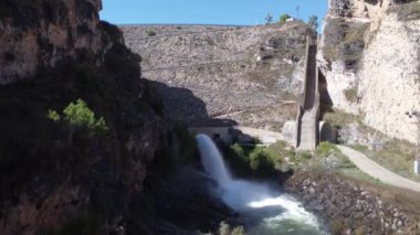 İHA Alcorlo Barajı üzerinde uçuyor, Guadalajara, İspanya