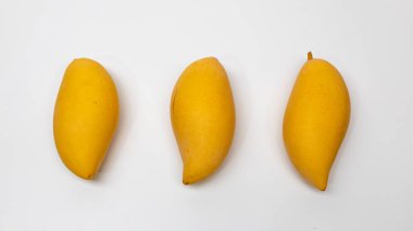 3 Büyük Sarı Tayland Mangoları