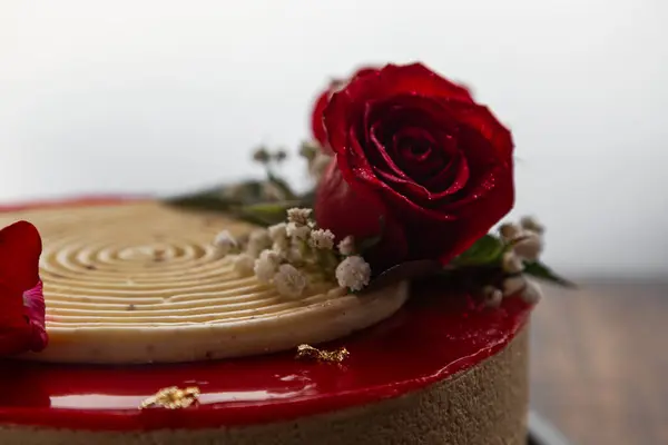Doğum günü için lezzetli pasta.