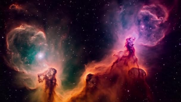 宇宙の広がりの中でさまざまな色で輝く息をのむような銀河を紹介する魅惑的なビデオ 高品質4K映像 — ストック動画