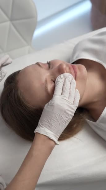 Tratamiento Facial Piel Salón Belleza Imágenes Fullhd Alta Calidad — Vídeo de stock