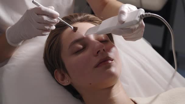 Ultrazvukové Čištění Pokožky Obličeje Vysoce Kvalitní Záběry — Stock video
