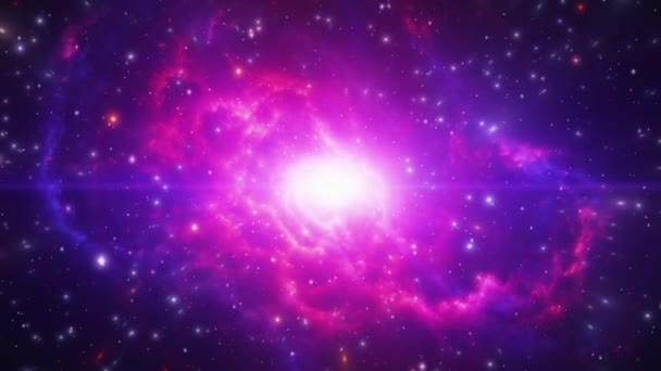 Olśniewające Jądro Galaktyki Emituje Promienny Blask Otoczony Spiralą Fioletowych Niebieskich — Wideo stockowe