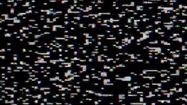 Siyah arka planda RGB kayması olan küçük kareler şeklinde siyah ve beyaz arıza etkisi. Yüksek kalite 4k görüntü