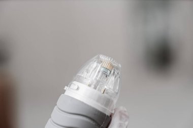 Mikroedle RF kaldırma prosedürü. Donanım kozmetolojisi. Yüksek kalite fotoğraf