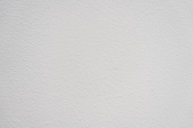 Düz beyaz duvar ince dokusu olan pürüzsüz bir yüzey sergiliyor. Minimalist tasarım ve sanatsal çabalar için mükemmel..