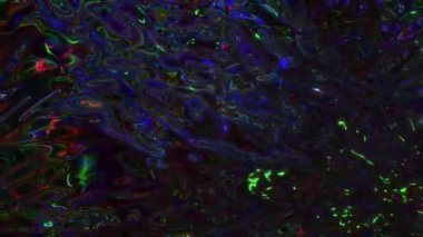 Canlı desenler ve renkler karanlık bir arkaplanda birlikte dönüyor..