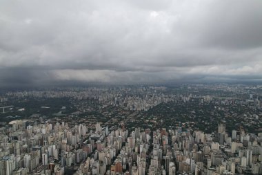 Brezilya 'nın Sao Paulo kentsel alanını bulutlu hava kaplamaktadır..