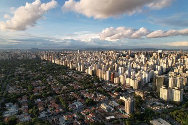 Sao Paulo 'nun çeşitli mimari ve şehir yapılarını gösteren hava görüntüsü