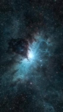 Parlak renkleri ve parıldayan yıldızlarıyla çarpıcı bir kozmik nebula görün.