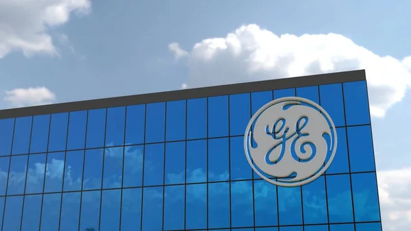 General Electric Logo Sebuah Perusahaan Besar Pada Bangunan Kaca Terungkap — Stok Foto