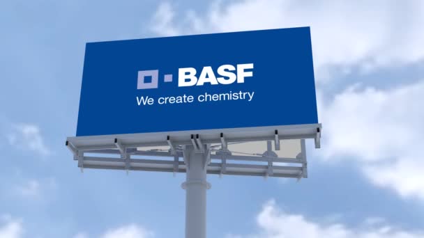 Basf City Billboard Med Majestätiska Moln Öka Varumärkets Närvaro — Stockvideo