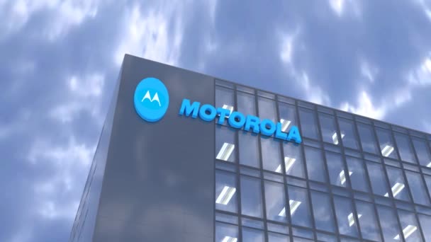 Motorola Primo Piano Colpo Logo Aziendale Contro Blue Sky — Video Stock