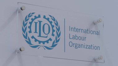 Cam Duvar Panelinde Uluslararası Çalışma Örgütü ILO Dinamik Bayrak Logosu