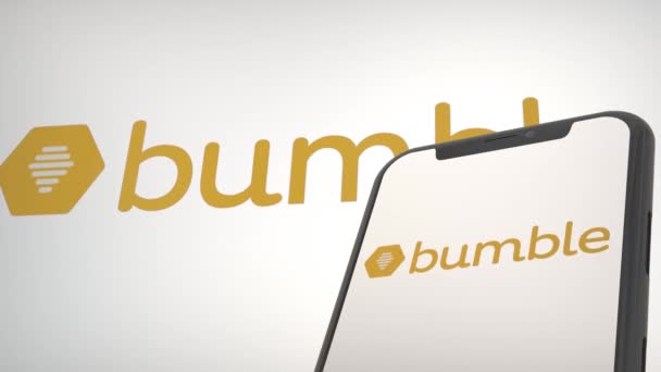 Logotipo Aplicativo Bumble Tela Exibição Móvel Editorial Fundo — Vídeo de Stock