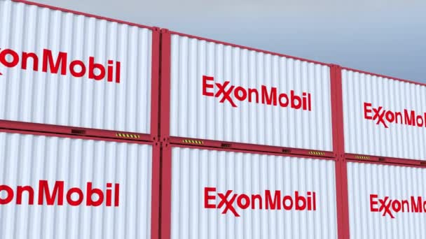 Exxon Mobil Logo Metallboxen Mit Identitätslogo Und Flagge Geschmückte Schiffscontainer — Stockvideo