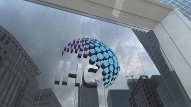 Uluslararası Holding Company A Clear Vision: İş Dünyasında Şirket Cam Ofisleri