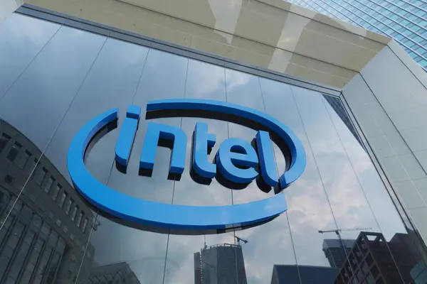 Intel Cam ve İş Sinerjisi: Kurumsal Ofis Alanlarını Yeniden Geliştirme