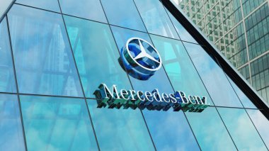 Mercedes Benz modern kentsel kule şehir merkezindeki ofis şirketleri borsa editörlüğü yapıyor.
