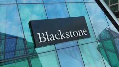 Blackstone Grubu, şehir merkezindeki modern şehir kulesi şirket borsa editörlüğü yapıyor.
