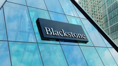 Blackstone Grubu, şehir merkezindeki modern şehir kulesi şirket borsa editörlüğü yapıyor.