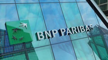BNP Paribas modern şehir kulesi şehir merkezindeki ofis şirketleri borsa editörü.