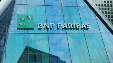 BNP Paribas modern şehir kulesi şehir merkezindeki ofis şirketleri borsa editörü.